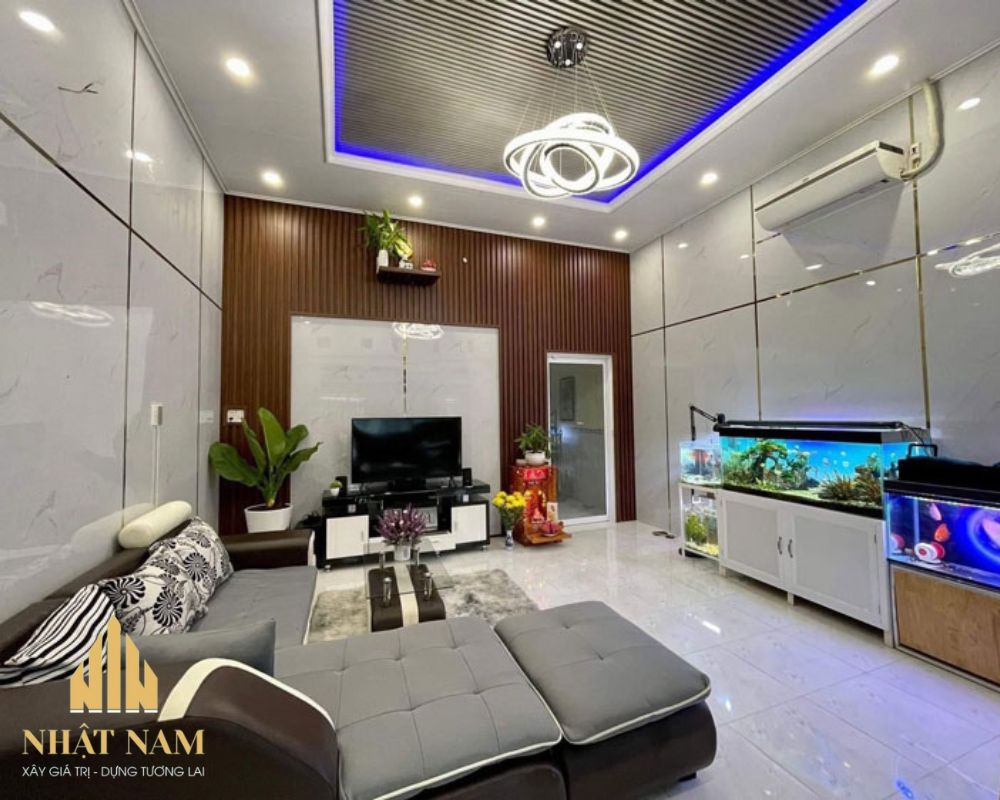 nên ốp tường bằng gạch hay nhựa